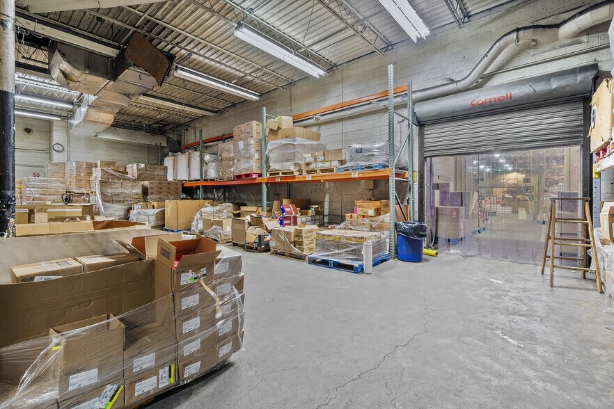 More Photos Of 555 Country Club Rd, Dallas Warehouse For Sale