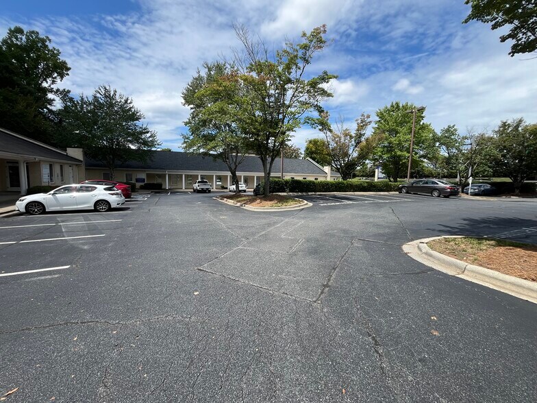 More Photos Of 9710-9718 Sam Furr Rd, Huntersville Medical For Lease