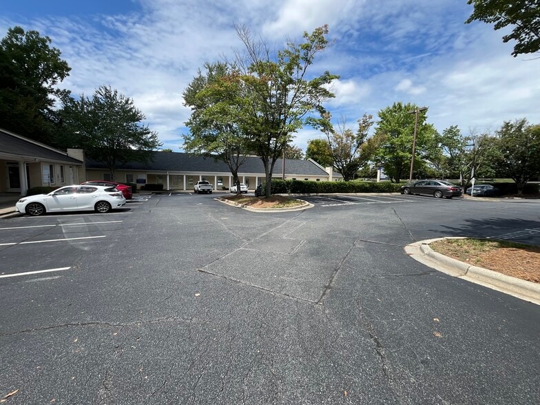 More Photos Of 9710 Sam Furr Rd, Huntersville Medical For Lease