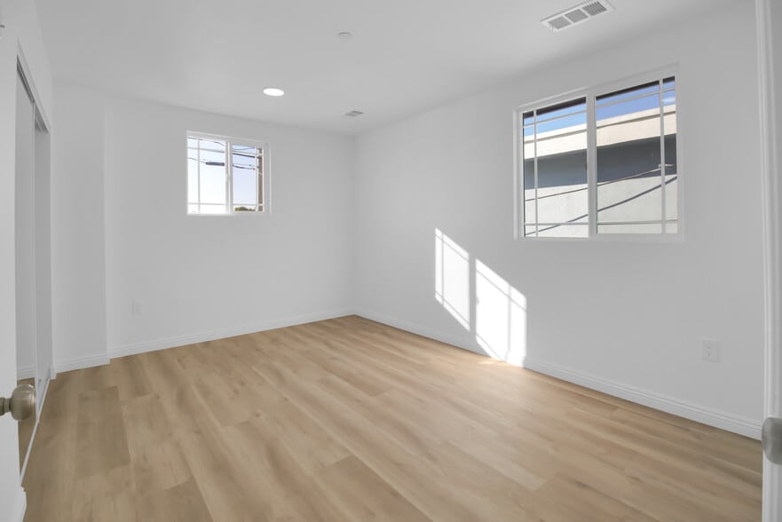 More Photos Of 815 G St, Wilmington Apartments For Sale