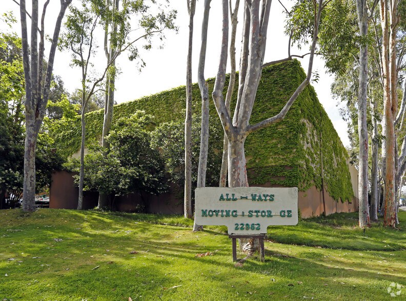 More Photos Of 22962 El Pacifico Dr, Laguna Hills Warehouse For Lease