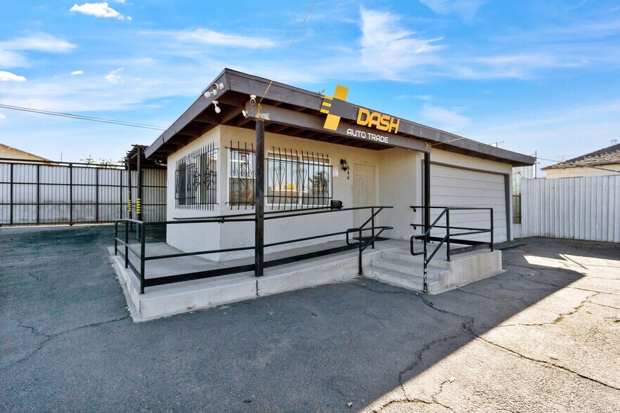 Primary Photo Of 344-390 N Abby St, Fresno Auto Dealership For Lease