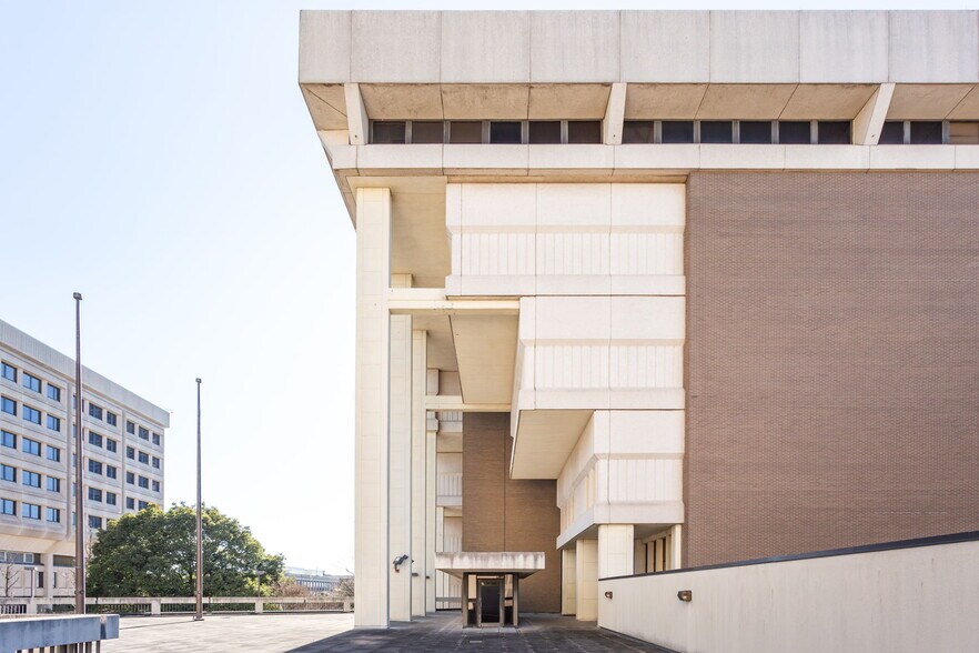 More Photos Of 200 N Main St, Winston-Salem Specialty For Sale