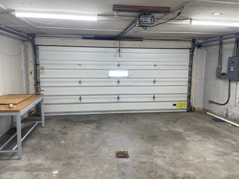 More Photos Of 1992 Mount Pleasant Rd, Greensburg Showroom For Lease