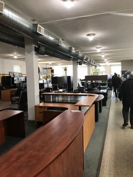 More Photos Of 2441 W University Ave, Saint Paul Loft Creative Space For Lease