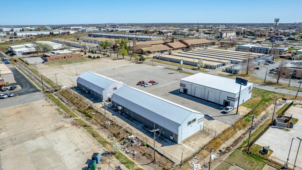 More Photos Of 4403-4411 SW 3rd St, Oklahoma City Showroom For Lease