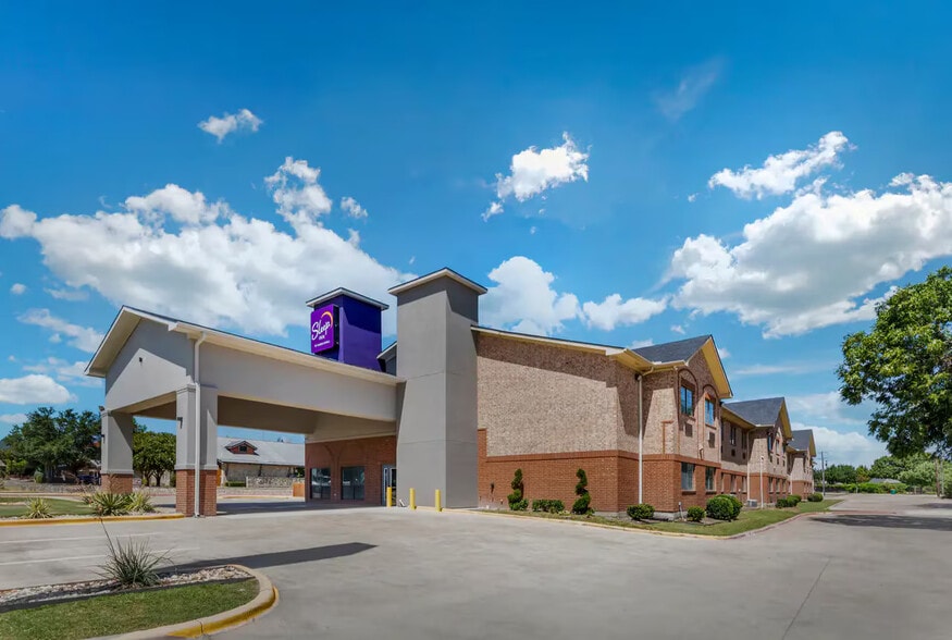 Primary Photo Of 1439 N Highway 67, Cedar Hill Hotel For Sale