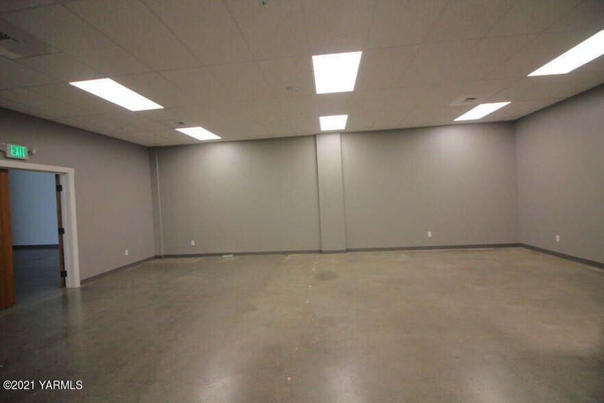 More Photos Of 1710 Gregory Avenue Ext, Sunnyside General Retail For Sale