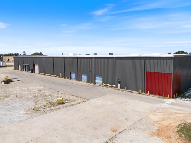 More Photos Of 400-402 W New Hope Rd, Rogers Manufacturing For Lease