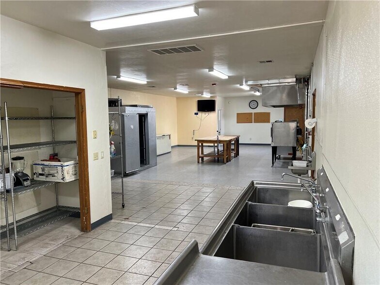 More Photos Of 724 W 15th St, Edmond Daycare Center For Sale