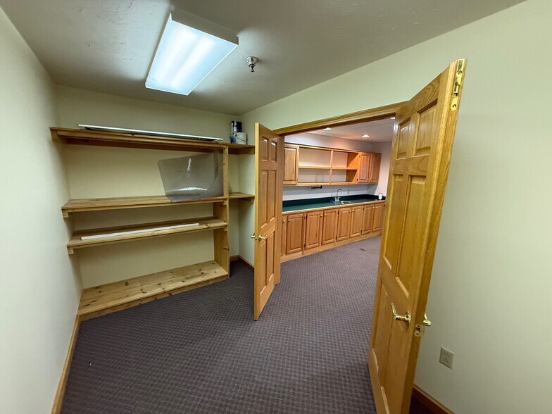 More Photos Of 255 Park Pl, Chagrin Falls Loft Creative Space For Sale