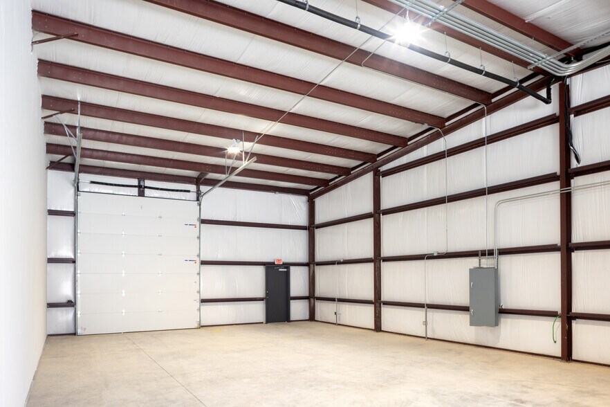 More Photos Of 700 N Jim Wright Fwy, White Settlement Warehouse For Lease