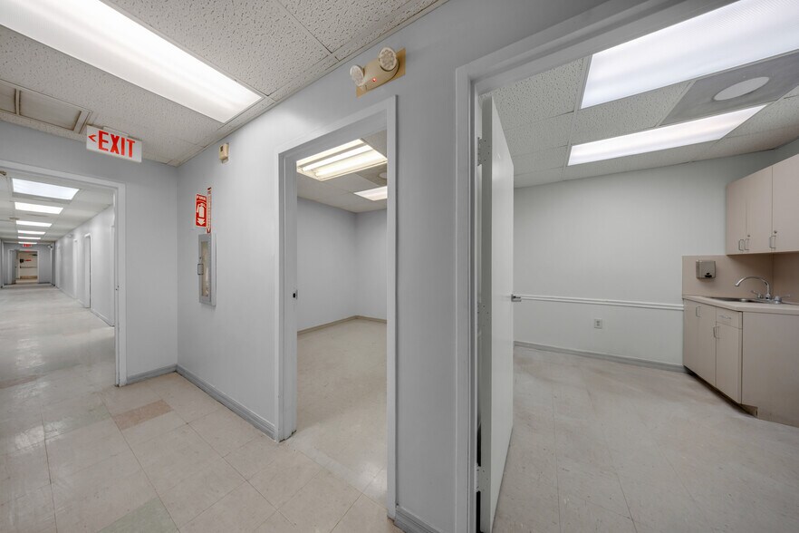 More Photos Of 2901 NW 17th Ave, Miami Office For Sale
