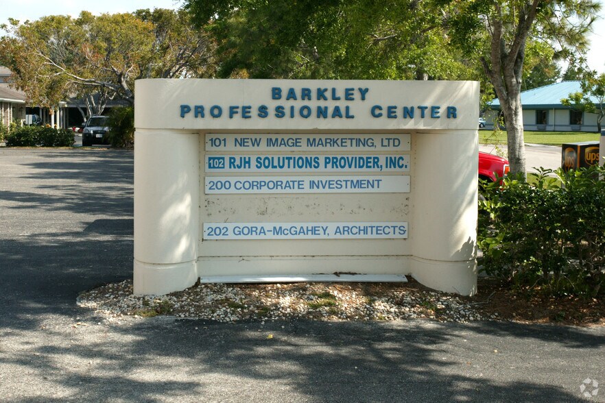 More Photos Of 43 Barkley Cir, Fort Myers Medical For Lease