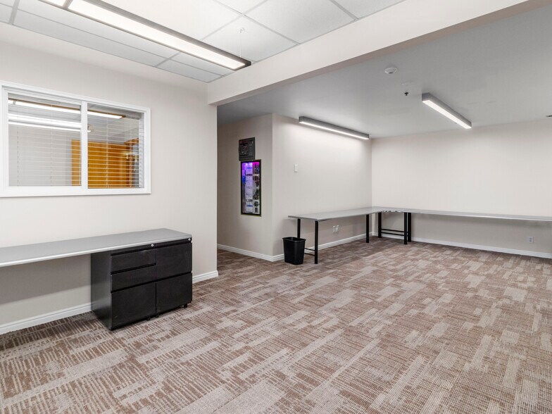 More Photos Of 4070-4084 S 300 W, Salt Lake City Light Manufacturing For Lease