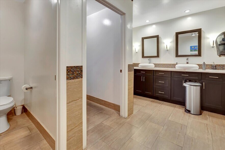 More Photos Of 1061 S Melrose St, Placentia Warehouse For Sale