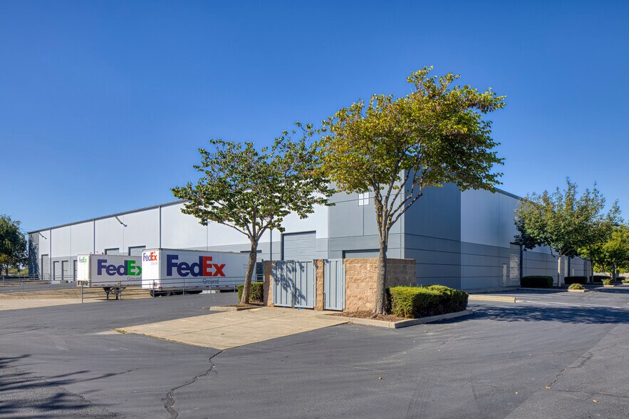 More Photos Of 6301 Florin Perkins Rd, Sacramento Warehouse For Lease