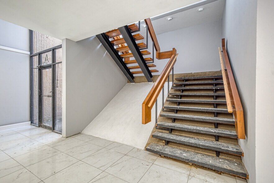 More Photos Of 6501 Arlington Expy, Jacksonville Office Residential For Sale