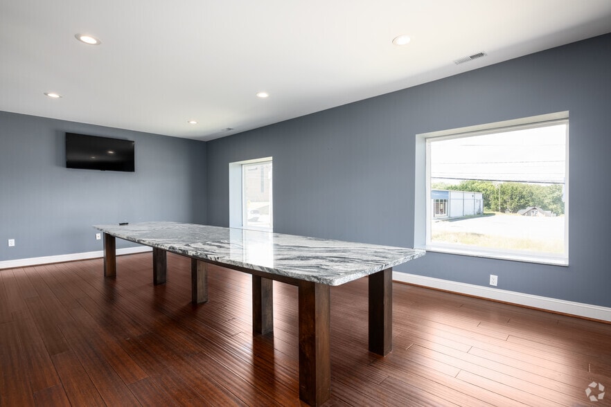 More Photos Of 5200 Fort Ave, Lynchburg Office For Sale