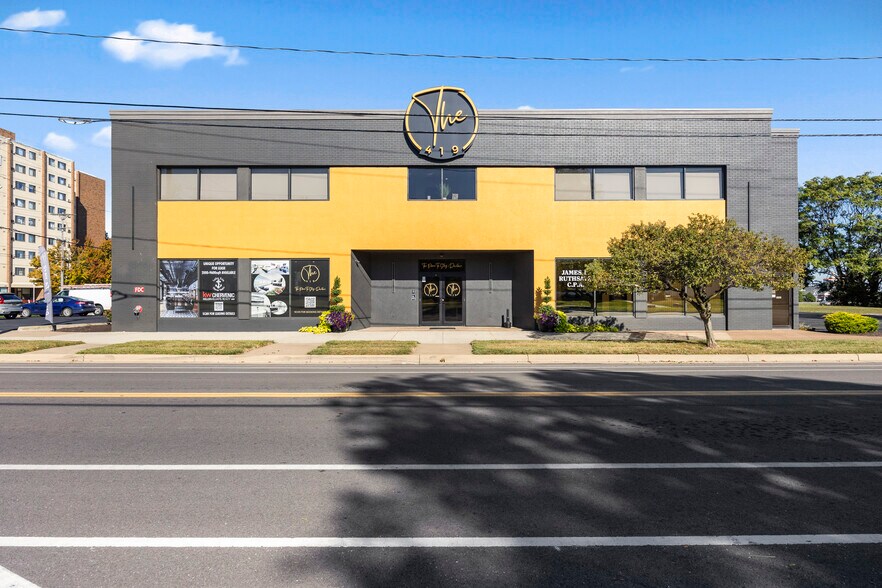 More Photos Of 419 E Market St, Sandusky Hotel For Sale