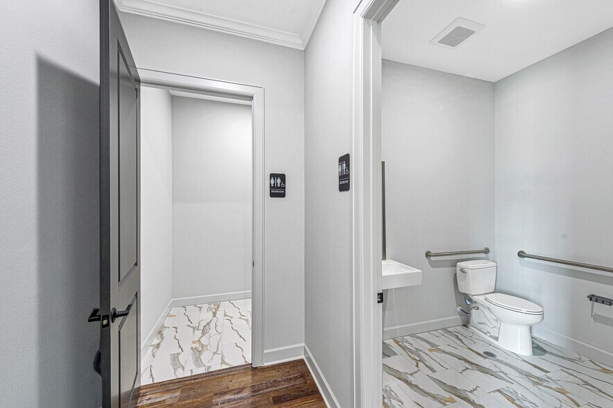 More Photos Of 2031 N Mason Rd, Katy Medical For Lease