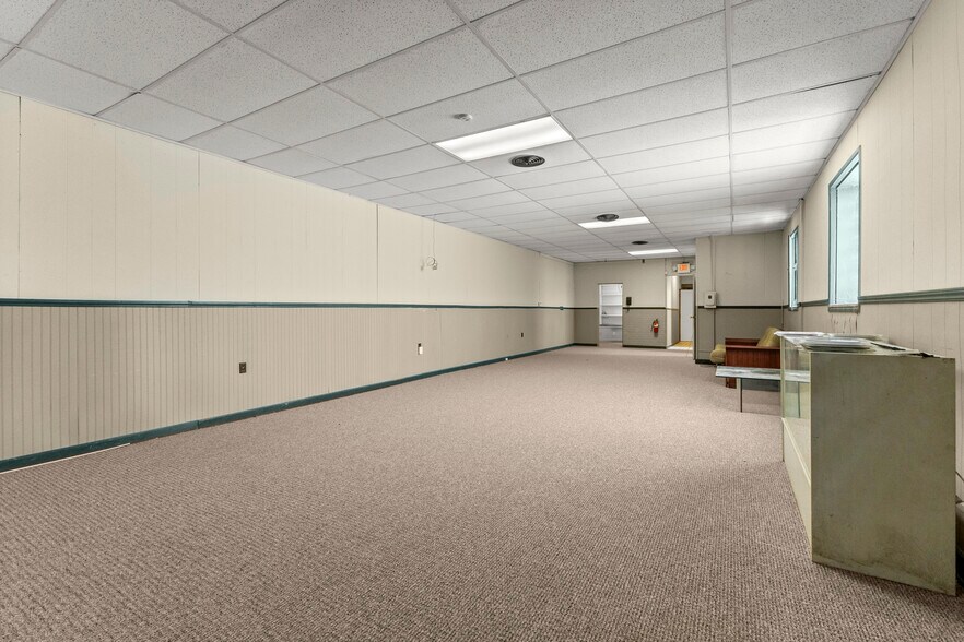 More Photos Of 10531 Wren St, Dearborn Bar For Sale