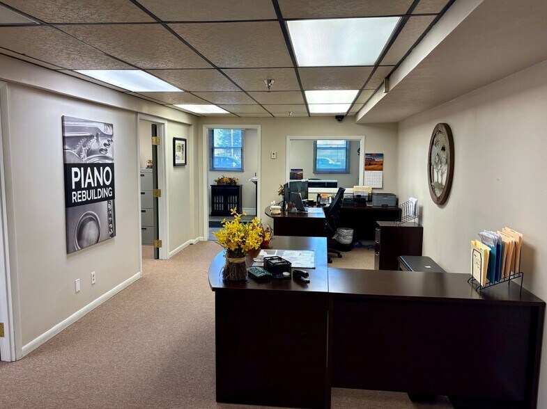 More Photos Of 2135 Industrial Pky, Elkhart Manufacturing For Sale