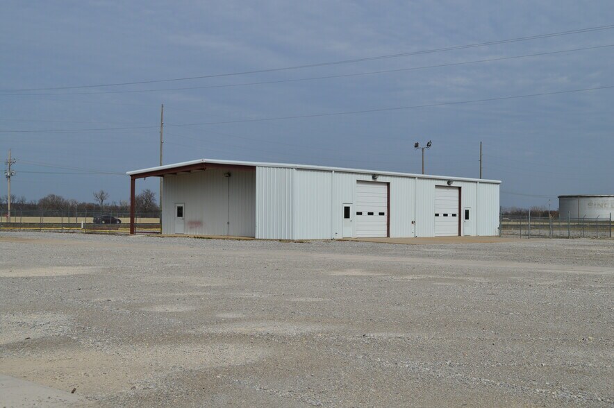 More Photos Of 1709 Enterprise Blvd, Pauls Valley Warehouse For Sale