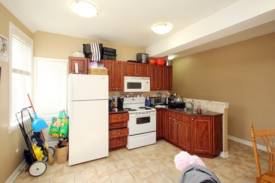 More Photos Of 10-12 Centre St, Markham Office Residential For Sale