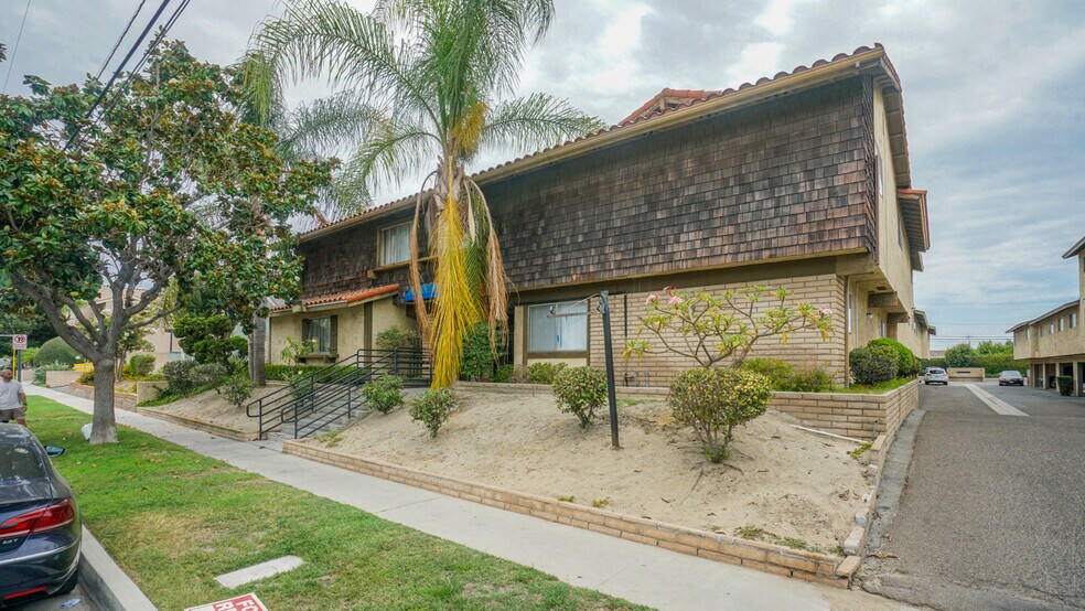 More Photos Of 704 S Webster Ave, Anaheim Apartments For Sale