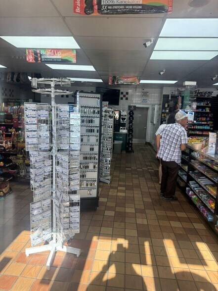 More Photos Of 210-220 S Lovekin Blvd, Blythe Service Station For Sale