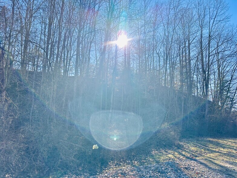 More Photos Of 178 Old Fayette rd, Oak Hill Showroom For Sale