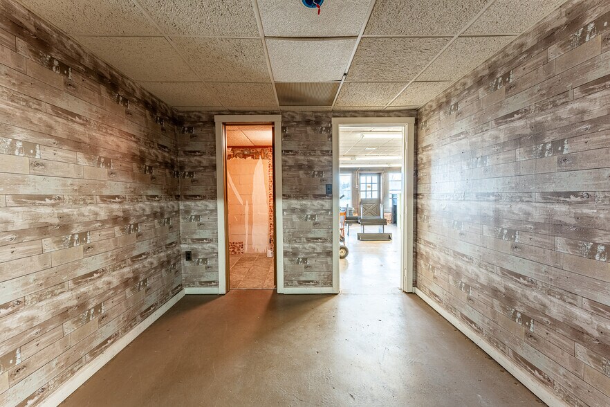 More Photos Of 1770 S Wabash St, Wabash Freestanding For Sale