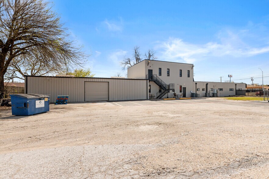 More Photos Of 3330 N Beach St, Haltom City Showroom For Sale