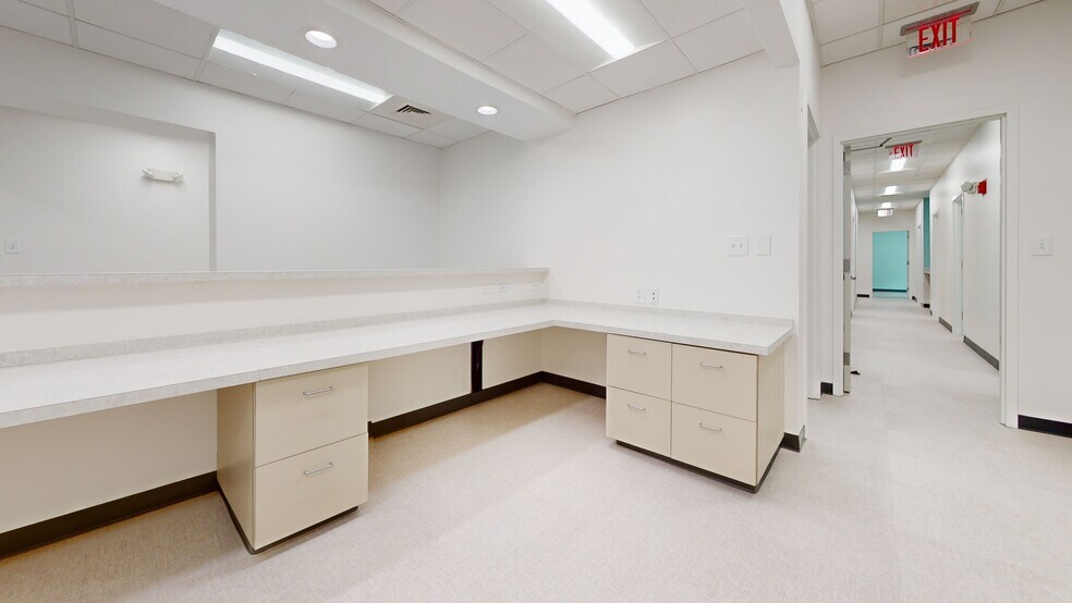 More Photos Of 105 SW Cary Pky, Cary Medical For Lease