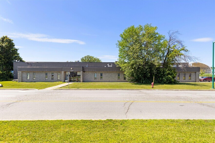 Primary Photo Of 1000 Rue Nationale, Terrebonne Manufacturing For Lease