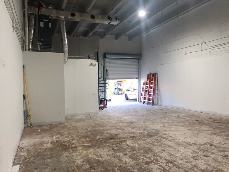 More Photos Of 7760 W 20th Ave, Hialeah Warehouse For Lease