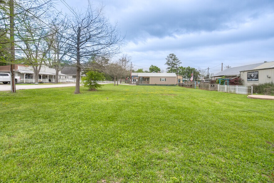 More Photos Of 308 John A Butler, Montgomery Freestanding For Sale