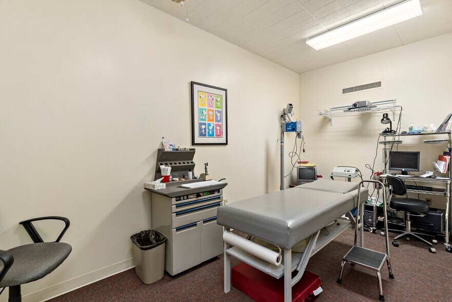 More Photos Of 7125 Saltsburg Rd, Pittsburgh Medical For Sale