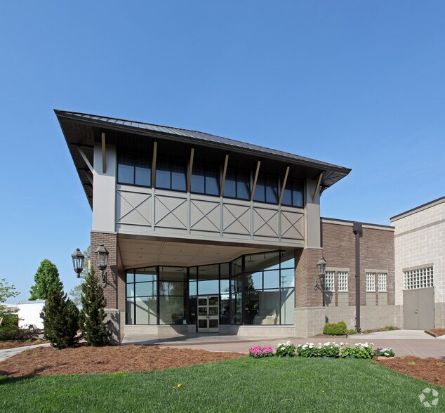 More Photos Of 525 N Wrenn St, High Point Showroom For Sale