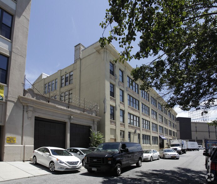 More Photos Of 47-61 Pearson Pl, Long Island City Warehouse For Lease