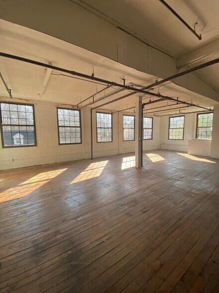 More Photos Of 68 Tower St, Hudson Warehouse For Sale