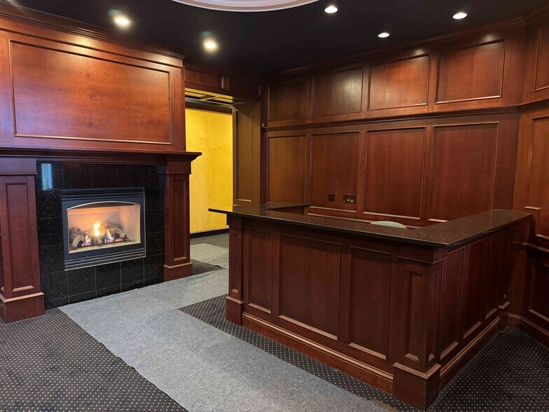 More Photos Of 4125 Glass Rd NE, Cedar Rapids Office For Sale