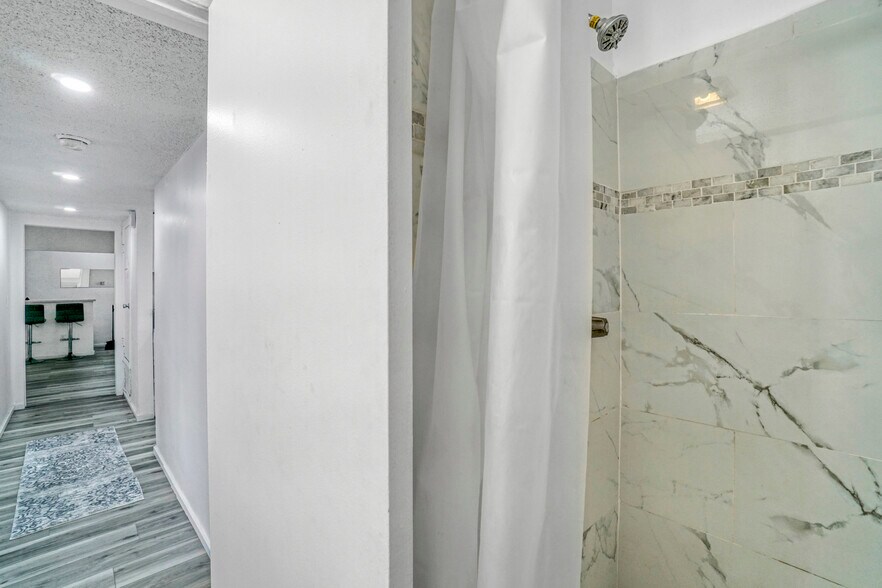 More Photos Of 2055 S Corning St, Los Angeles Apartments For Sale