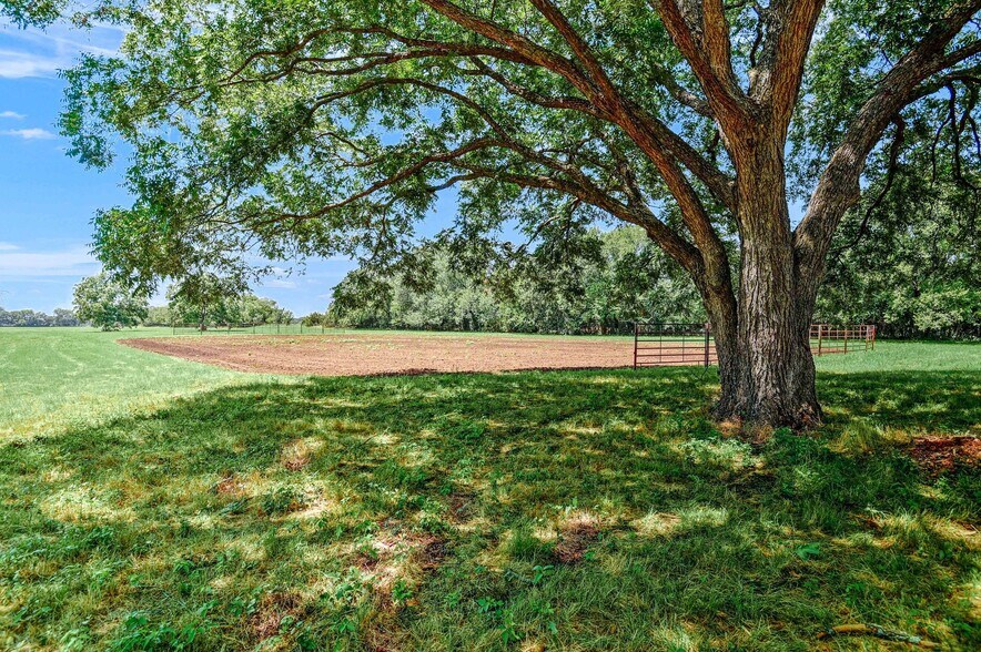 More Photos Of 27160 State Highway 56, Whitesboro Land For Sale