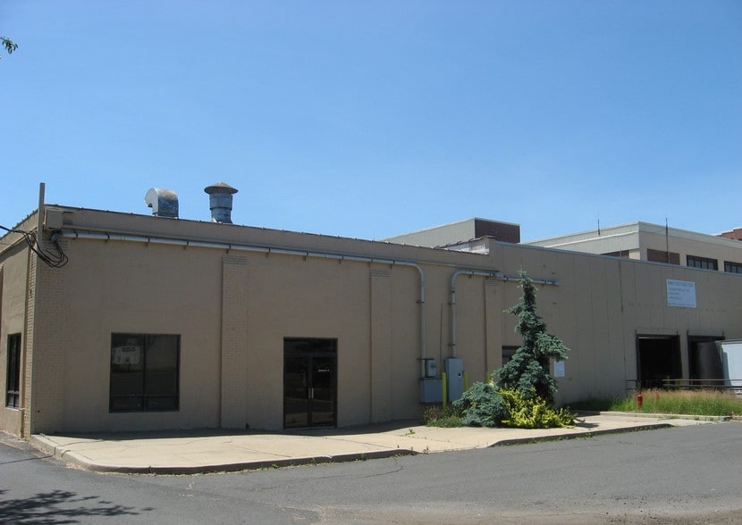More Photos Of 634 Frelinghuysen Ave, Newark Warehouse For Lease