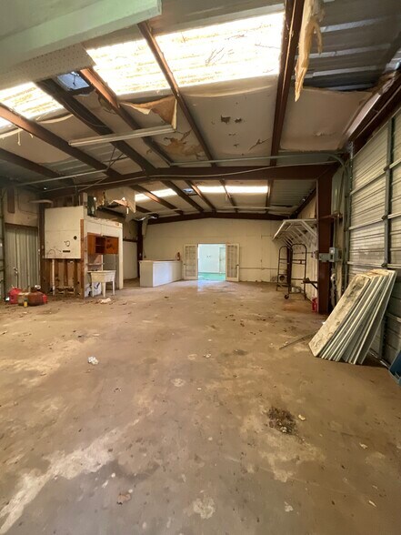More Photos Of 609 Oak St, La Marque Warehouse For Sale