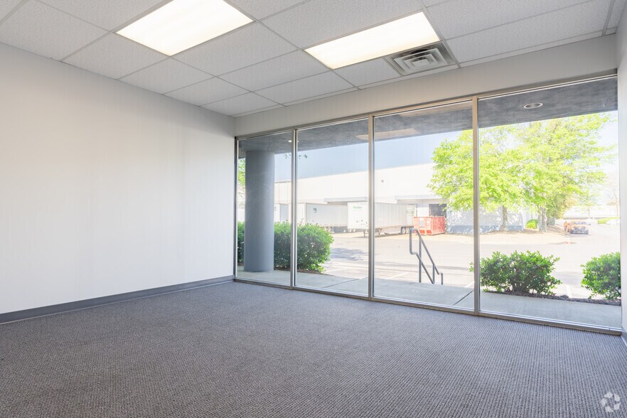 More Photos Of 3655 Atlanta Industrial Dr NW, Atlanta Warehouse For Lease
