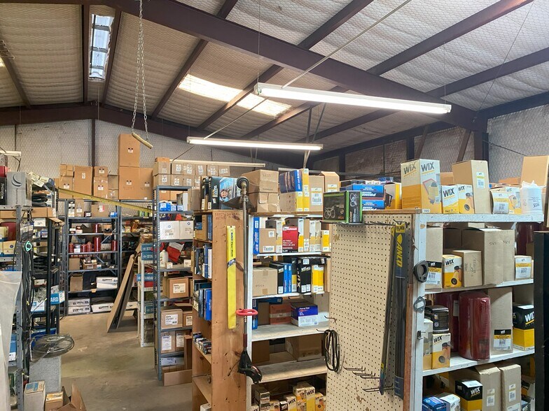 More Photos Of 119 S Commerce St, Dilley Storefront Retail Residential For Sale