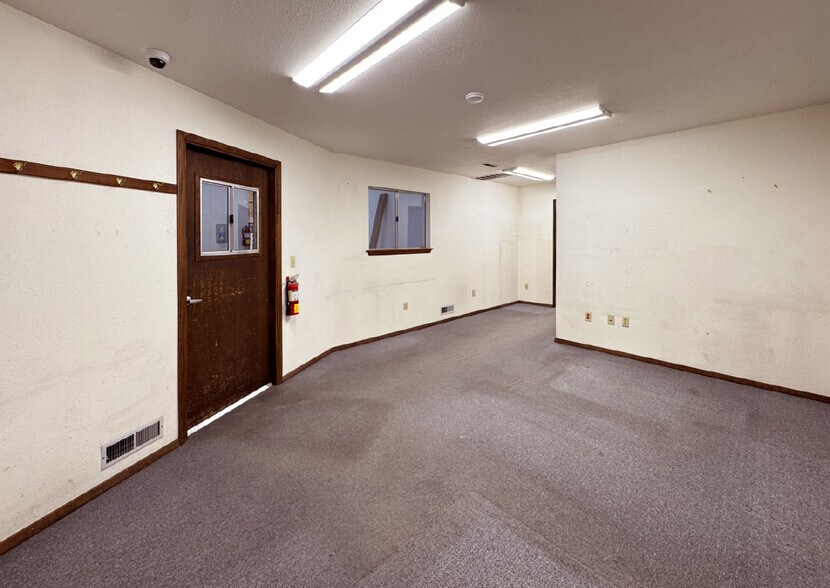 More Photos Of 9600 Bell Ave, Albuquerque Office For Sale
